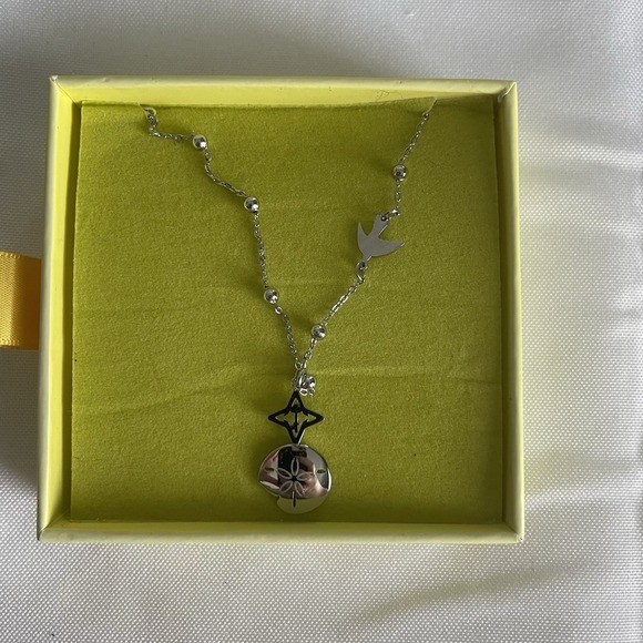 Valencia Key x Kerstin Lindquist Sand Dollar Starfish Charm Necklace Silver New - Picture 1 of 8